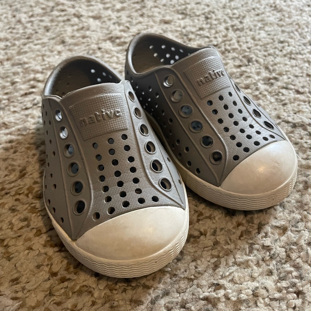 Native Brand - Toddler Shoes - Grey Size 4
